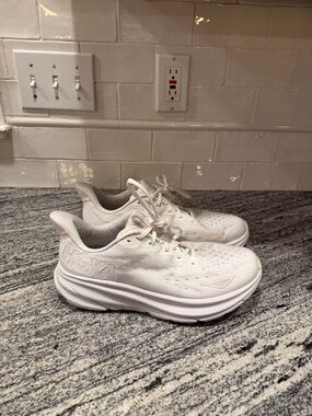 Women’s Hoka Clifton 9 Size 10